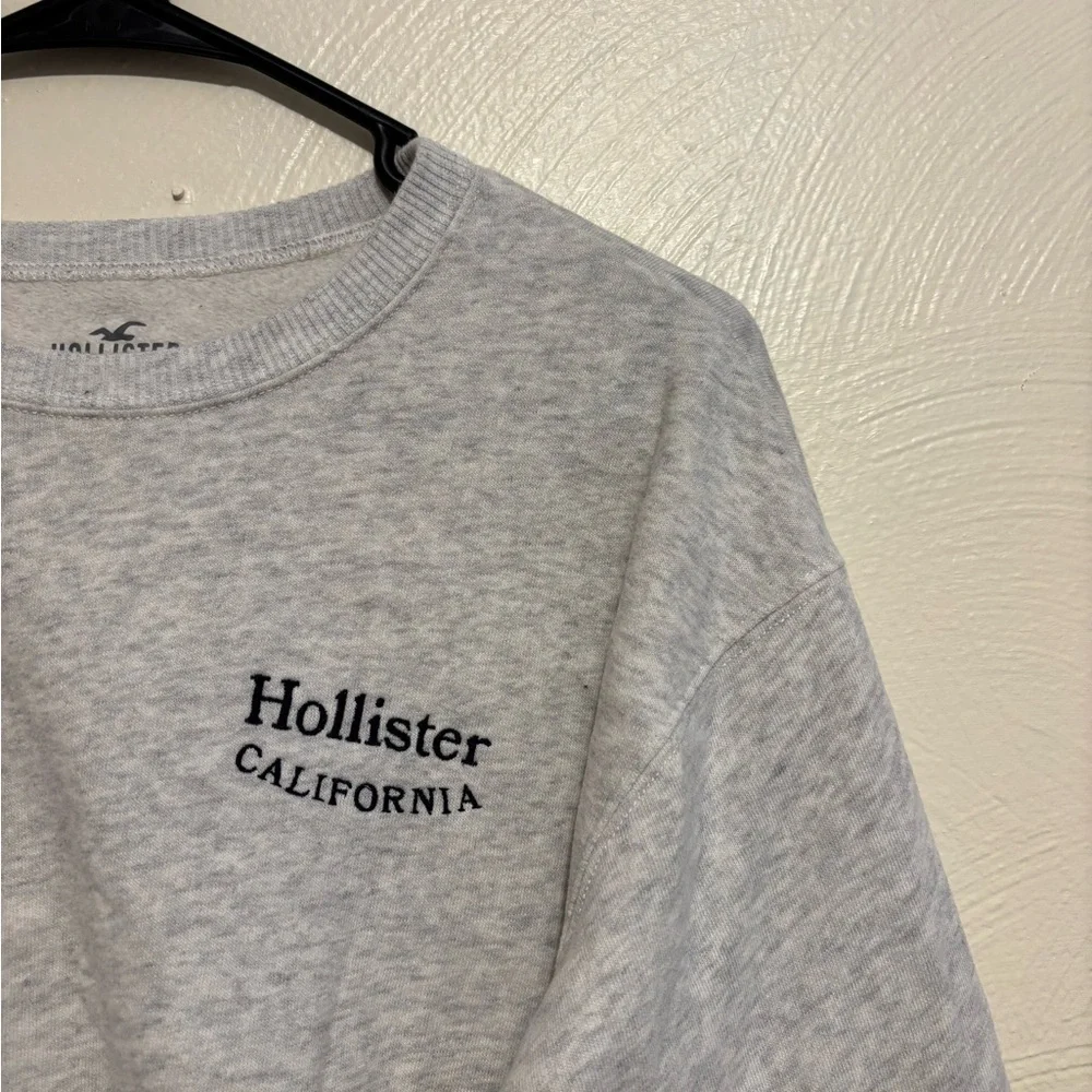 Hollister Gray Crew Neck Sweater with Ribbed Trim - Picture 5 of 7
